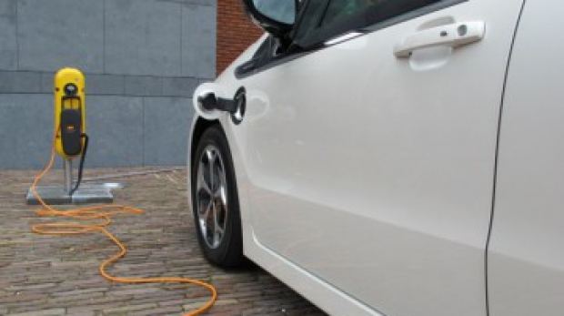 Prima stație de încărcare a mașinilor electrice