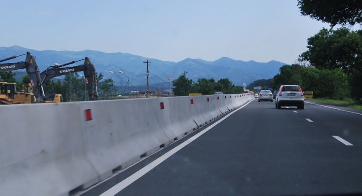 CNADNR va monta parapeţi de beton pe DN 1