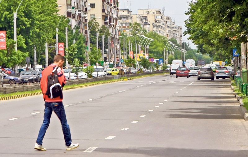 Aproape 300 de pietoni au fost sancționați pentru traversare prin locuri nepermise la Brașov