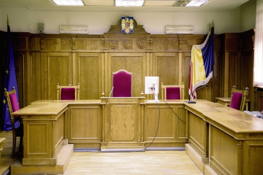 Magistraţii mai multor instanţe din ţară continuă protestele faţă de recentele modificări aduse legilor justiţiei prin ordonanţă de urgenţă