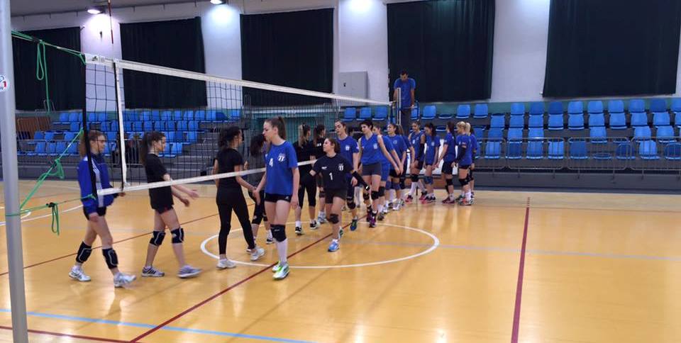 Titlul de campioană la volei junioare se va decide la Tg.Mureș Titlul de campioană la volei junioare se va decide la Tg.Mureș