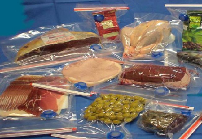 În timpul verii, alimentele ambalate în plastic pot deveni toxice