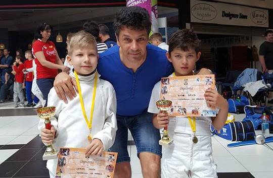 Micuții spadasini târgumureșeni, pe podiumul Memorialului Cornelia Ilie