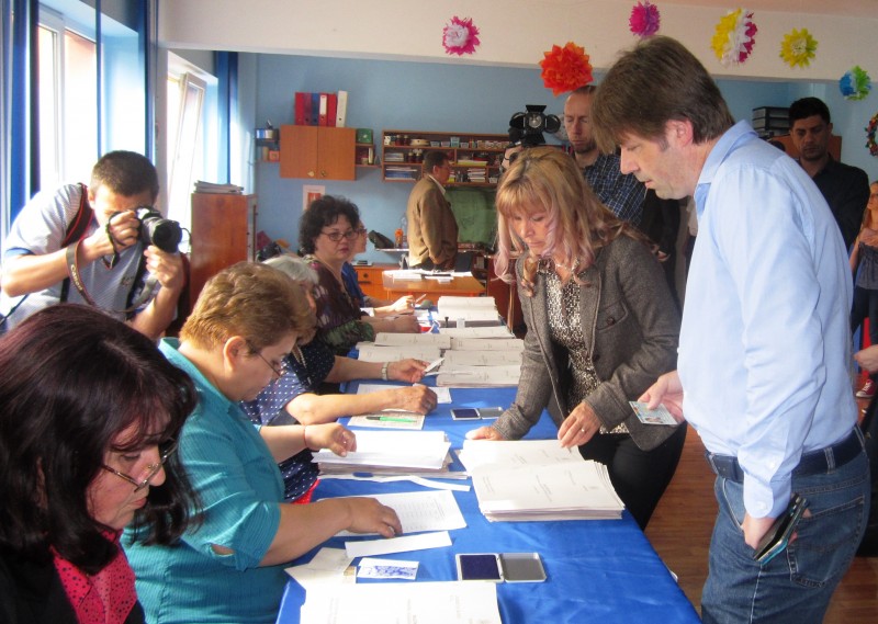 POL nu se pronunță până nu vin rezultatele finale ale numărătorii voturilor POL nu se pronunță până nu vin rezultatele finale ale numărătorii voturilor
