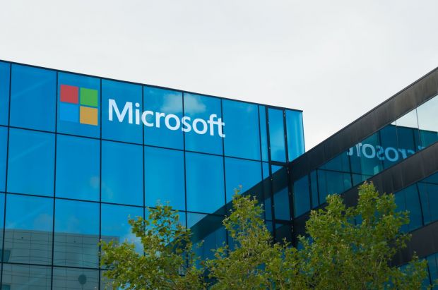 Tranzacţia anului – Microsoft cumpără LinkedIn