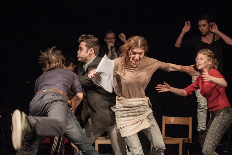 Double Bind se joacă pe 10 iunie, la Sala Mică a Teatrului Național din Tîrgu-Mureș Double Bind se joacă pe 10 iunie, la Sala Mică a Teatrului Național din Tîrgu-Mureș