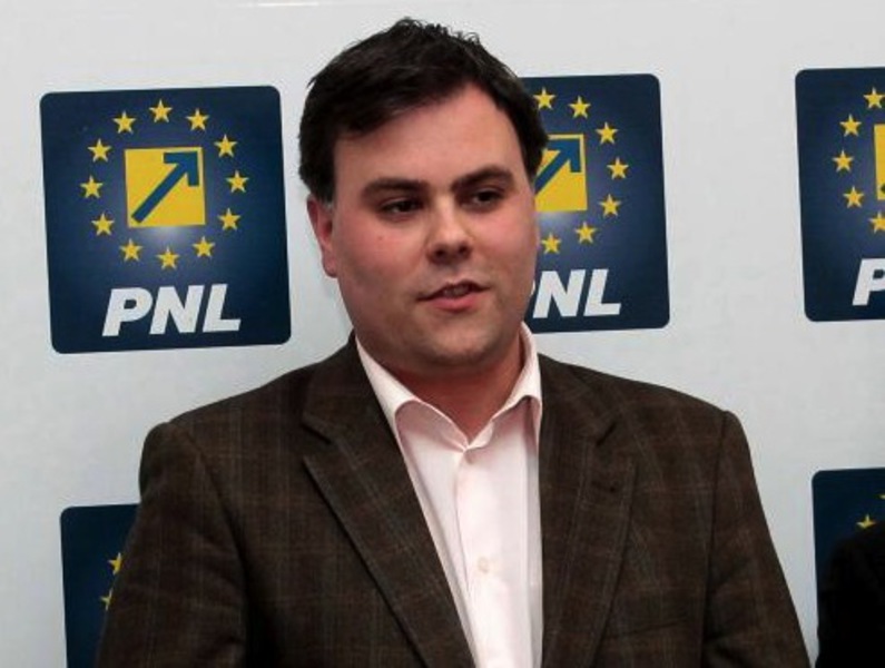 Liberalul Răzvan Pop, viitorul viceprimar al municipiului Sibiu, în urma negocierilor cu FDGR Liberalul Răzvan Pop, viitorul viceprimar al municipiului Sibiu, în urma negocierilor cu FDGR