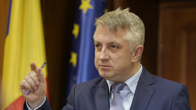 Federaţia Sindicatelor Libere din Învăţământ îi cere public premierului Dacian Cioloş să îl demită pe ministrul comunicaţiilor, Marius Bostan
