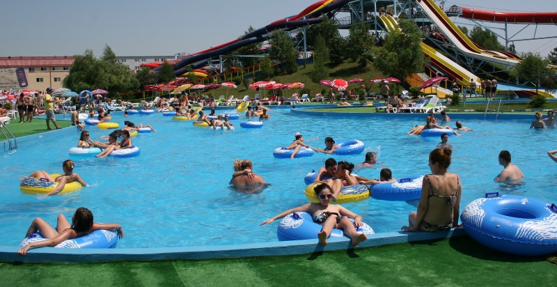 Pericolele pentru sănătate care se ascund în piscine