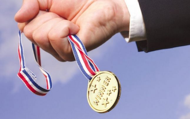 Elevi români premiaţi la olimpiadele internaţionale de fizică şi matematică