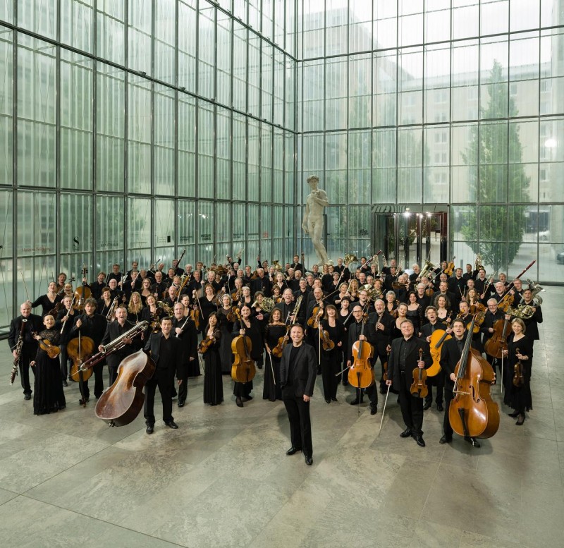 Dirijorul Kristjan Järvi, directorul de onoare al RadiRo, în două concerte cu Orchestra Simfonică Radio MDR din Leipzig