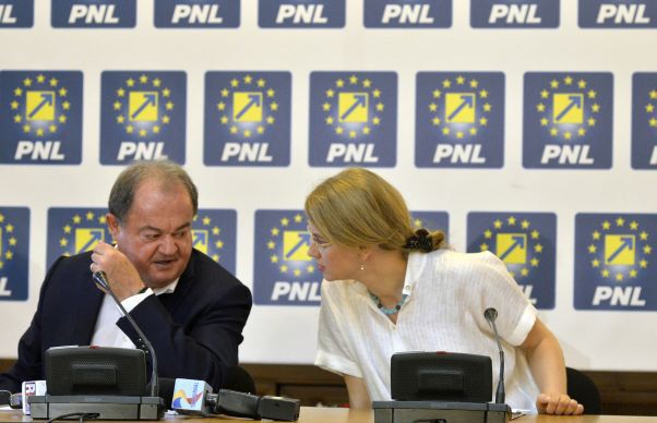 Sute de membri din organizaţia municipal Brașov a UNPR se vor înscrie în PNL