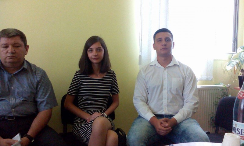 Doi elevi din Mureş, câştigători la un concurs naţional despre drepturile consumatorilor
