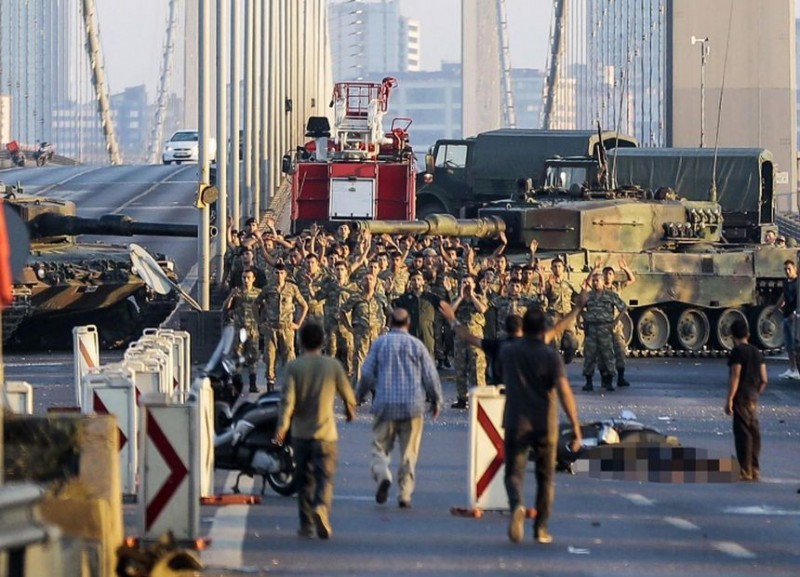 Grecia va extrăda militarii turci pucişti