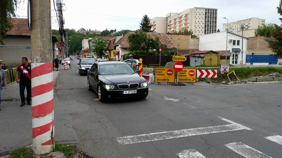 Indicatoare rutiere noi pe strada Secerei din Tîrgu-Mureș Indicatoare rutiere noi pe strada Secerei din Tîrgu-Mureș