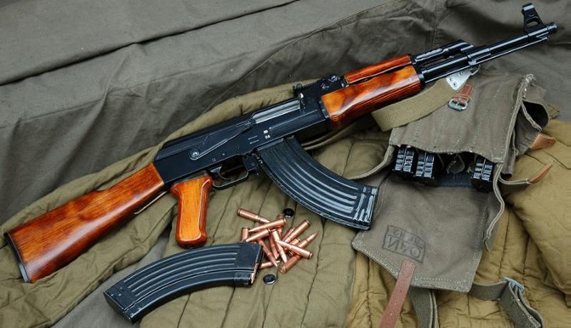Arme ucrainene vândute de traficanţi din România