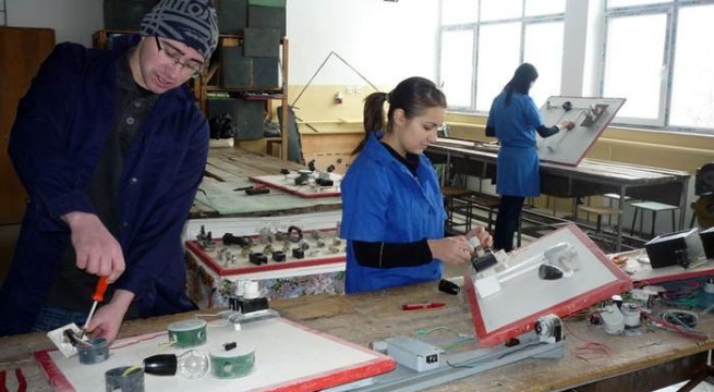 Se fac înscrieri în sistemul de învăţământ profesional dual