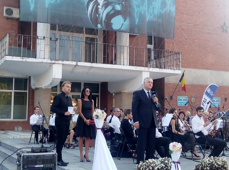 Preşedintele Societăţii Române de Radiodifuziune, Ovidiu Miculescu, a felicitat Radio Reşiţa la 20 de ani de activitate neîntreruptă