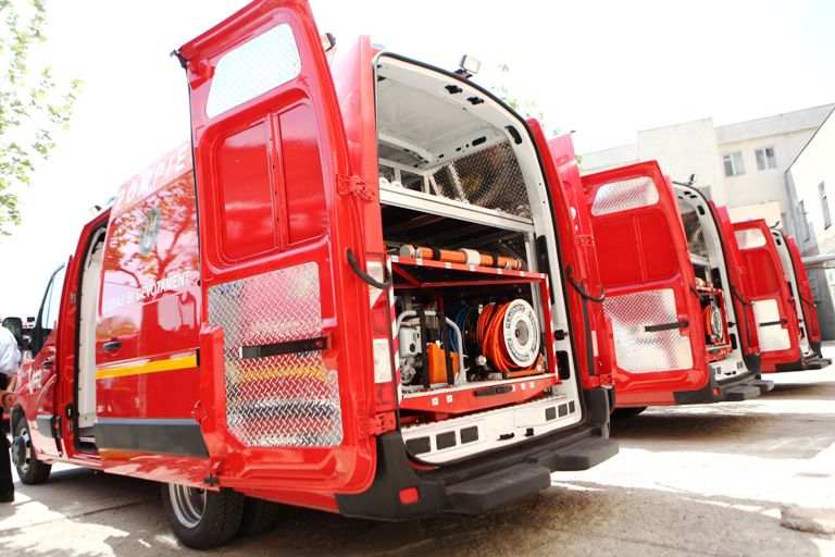 Ambulanţa şi SMURD au intervenit la peste 9.000 de cazuri de urgenţă