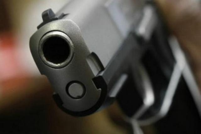 Armă deţinută ilegal, descoperită de polițiștii mureșeni