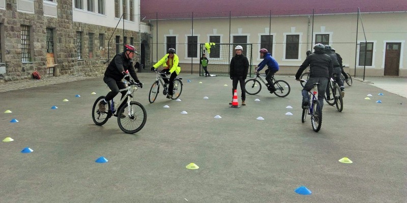 Cursuri pentru instructori biciclişti la Tîrgu-Mureş Cursuri pentru instructori biciclişti la Tîrgu-Mureş