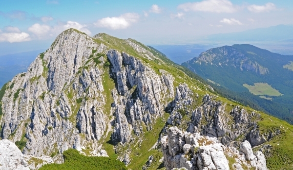 O comisie analizează derularea acțiunii de salvare a turistei accidentate la Piatra Craiului