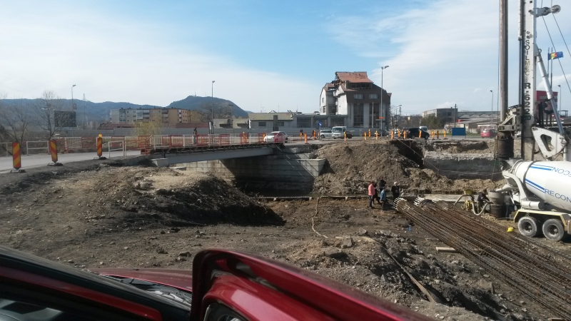 Lucrările la podul spre Tărlungeni sunt în grafic