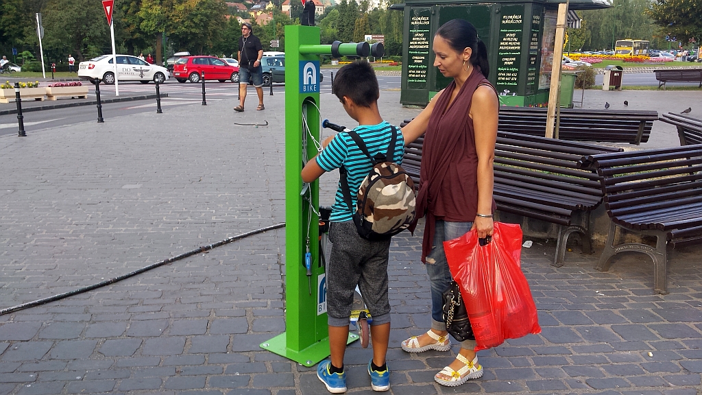 Bicicliștii brașoveni vor avea două staţii de reparat biciclete