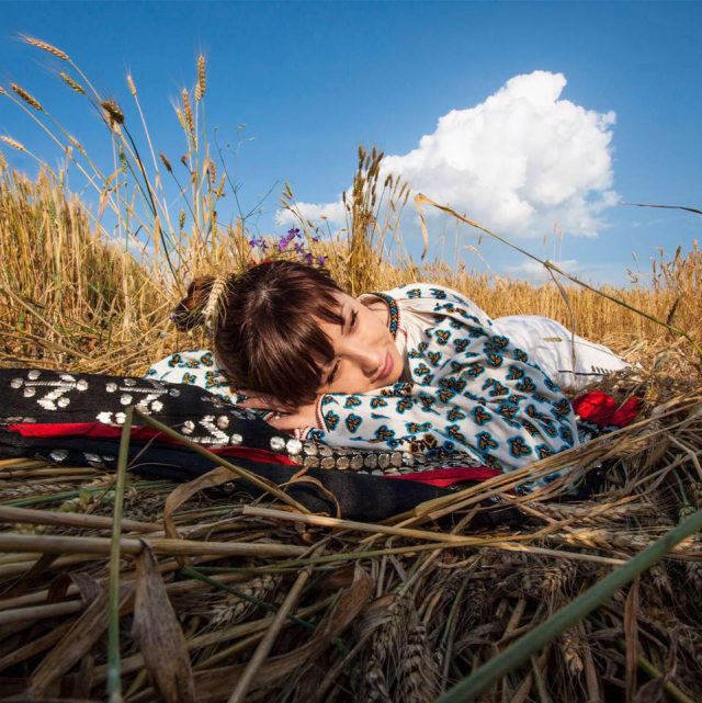 România de nota 10: Laura Diaconu, o avocată în straie populare