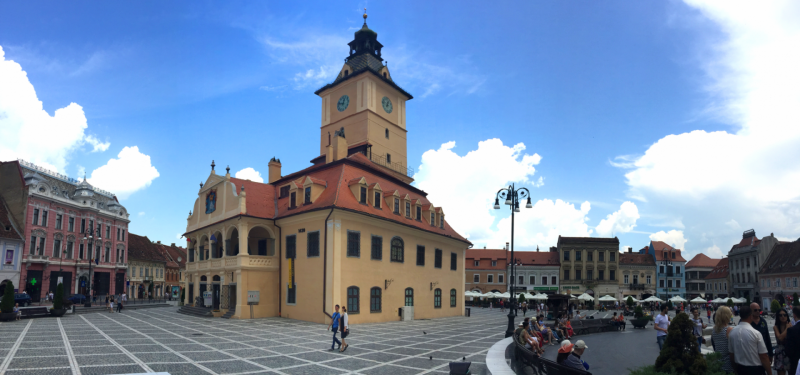 Centru Brașovului devine roz