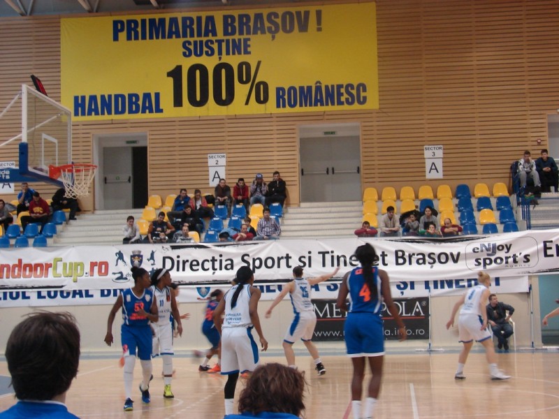 Sala Sporturilor din Braşov găzduieşte un turneu amical de baschet