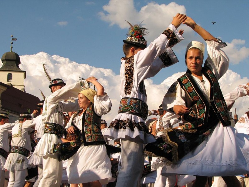 Peste 500 de dansatori populari la Tîrgu-Mureş