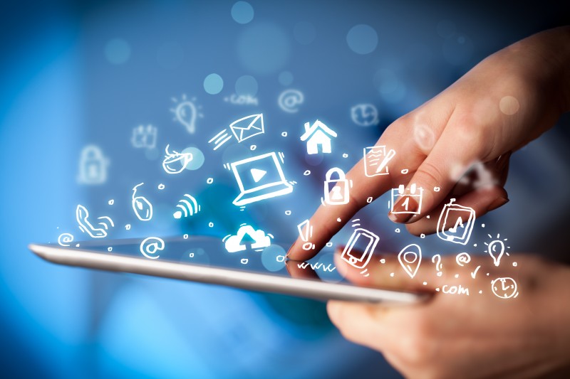 Studiu: Doi din trei români utilizează cel puţin un serviciu digital