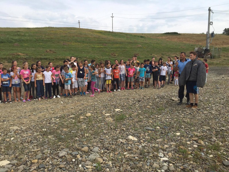Aproximativ 500 de elevi au participat în această vară la acţiuni organizate de salvamontişti