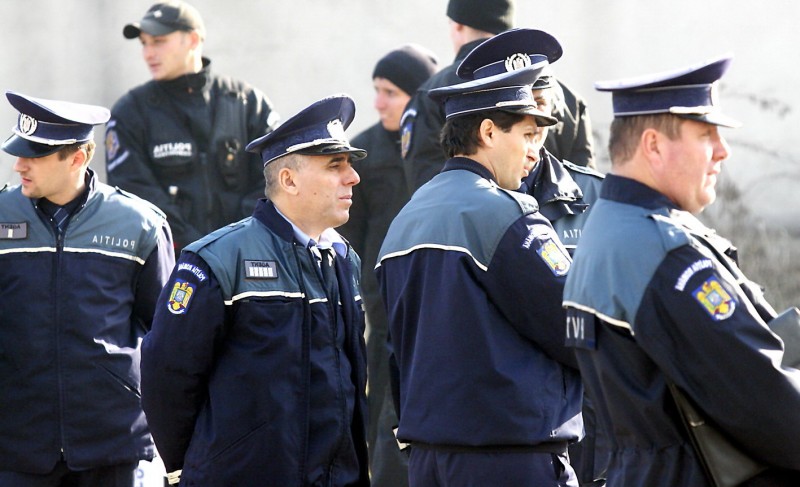 23.000 de oameni ai legii sunt prezenţi în aceste zile la datorie, anunţă Ministerul de Interne