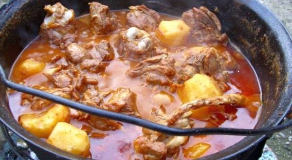 În staţiunea Covasna va avea loc sâmbătă cea de-a X-a ediţie a Festivalului preparatelor la ceaun