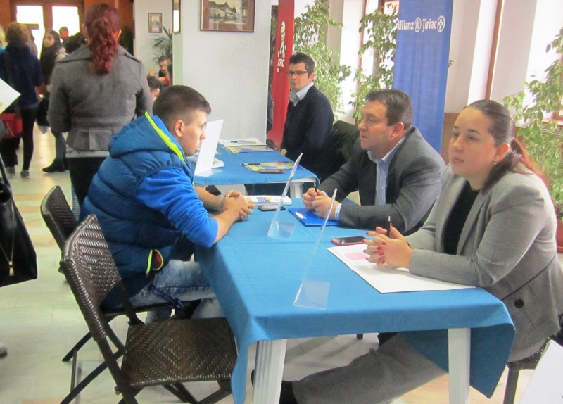 Sute de elevi mureșeni, prezenți la Bursa locurilor de muncă pentru absolvenți