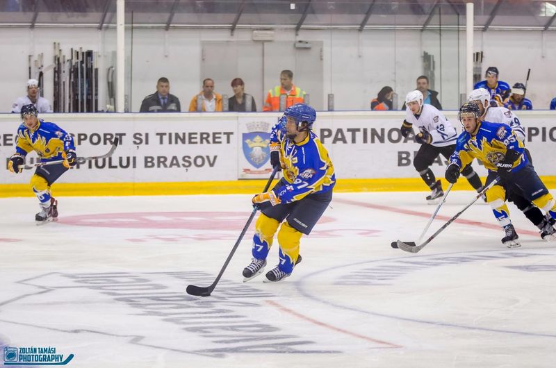 Reîncep întrecerile pe patinoar