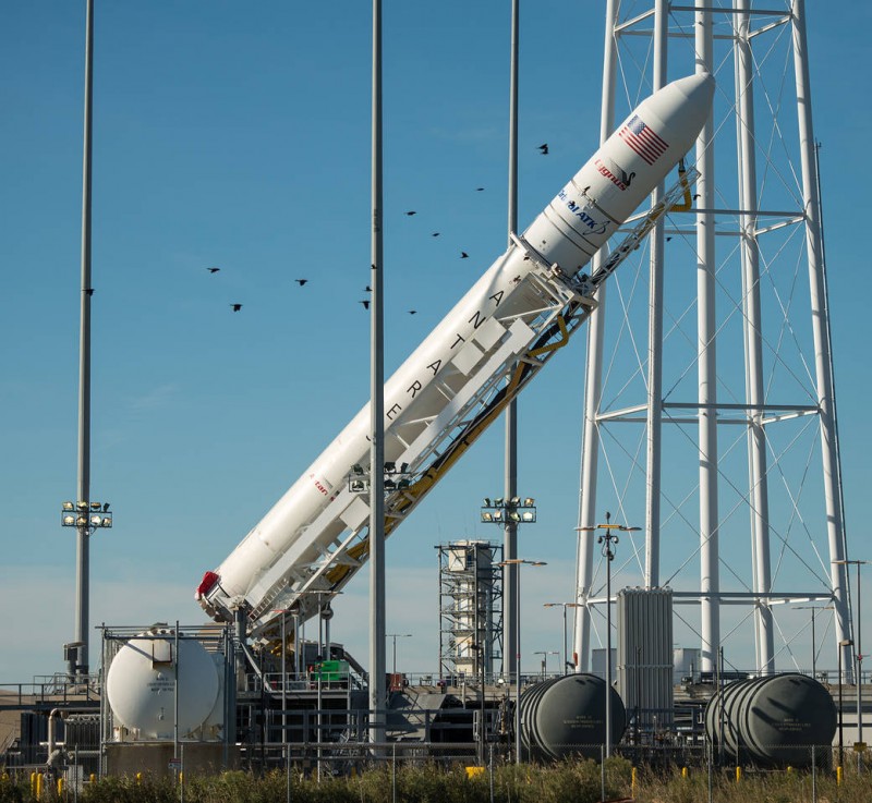 NASA a publicat imaginea săptămânii: Racheta Antares, pregătită pentru lansare