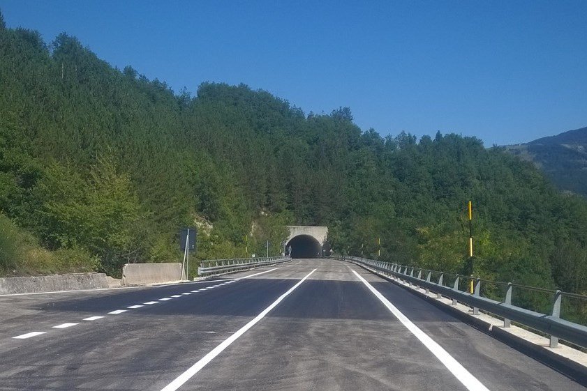 Două drumuri naţionale din Italia închise în urma cutremurului
