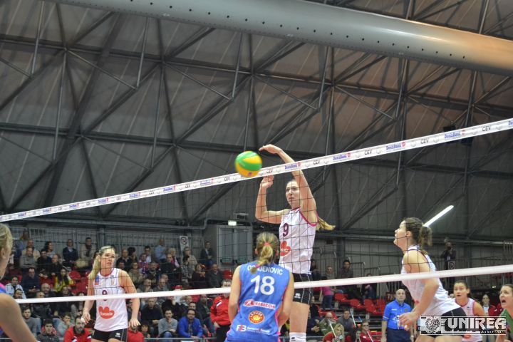 Campioanele urcă pe podium, la volei
