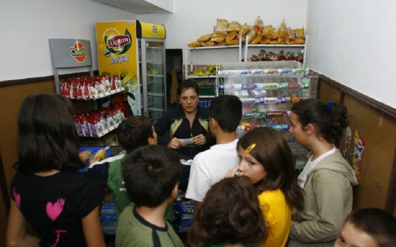 Alimente nesănătoase în chioșcurile de incintă mureșene