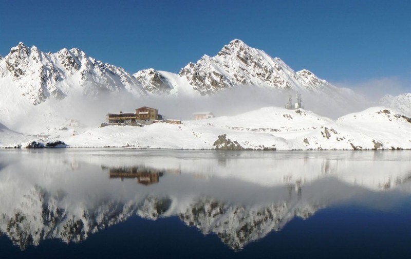 Stratul de zăpadă la Bâlea Lac are 19 cm la peste 2.000 de metri altitudine Stratul de zăpadă la Bâlea Lac are 19 cm la peste 2.000 de metri altitudine