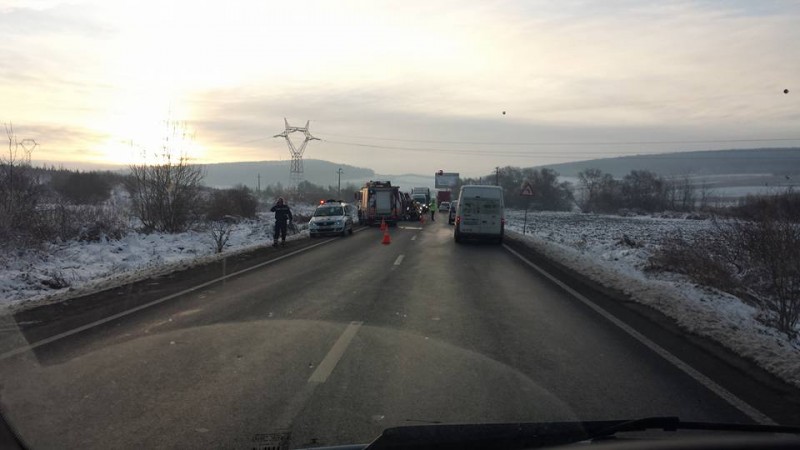 Un cetățean străin a fost găsit decedat în mașina sa pe marginea drumului în jud. Mureș