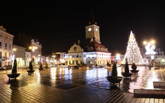 Începe decorarea Brașovului pentru Sărbătorile de iarnă