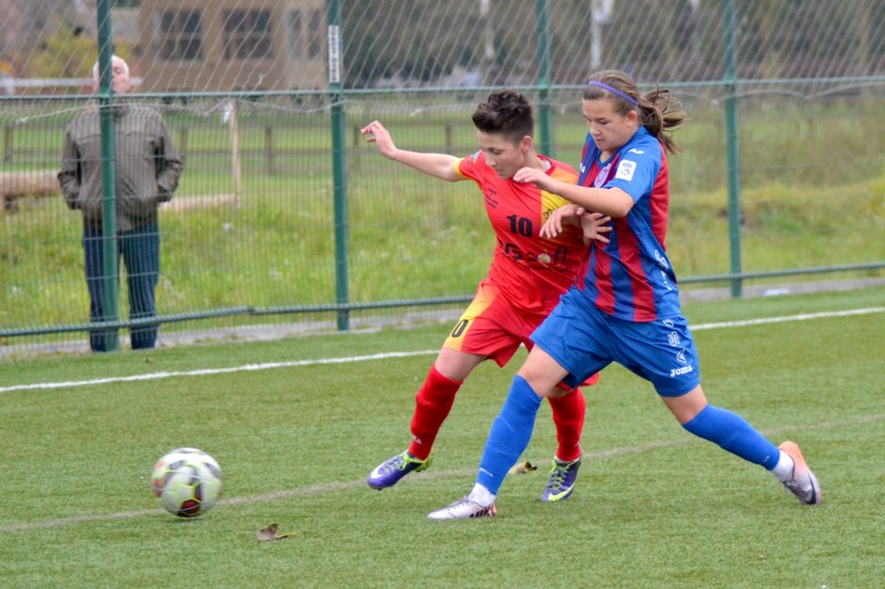 Fotbal feminin, runda a 8-a
