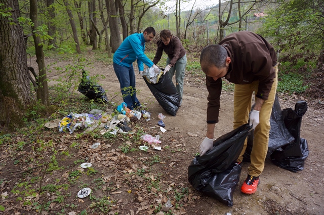Peste 200 000 de voluntari au participat la Ziua de Curățenie Națională