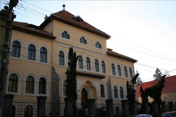 Ziua României a fost sărbătorită în avans de elevii și profesorii Liceului Pedagogic Brașov