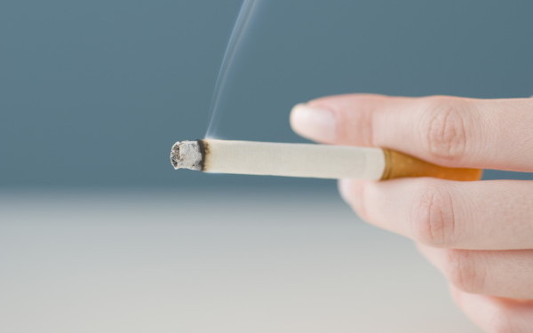 Legea care prevede interzicea comercializării ţigărilor cu arome a fost promulgată