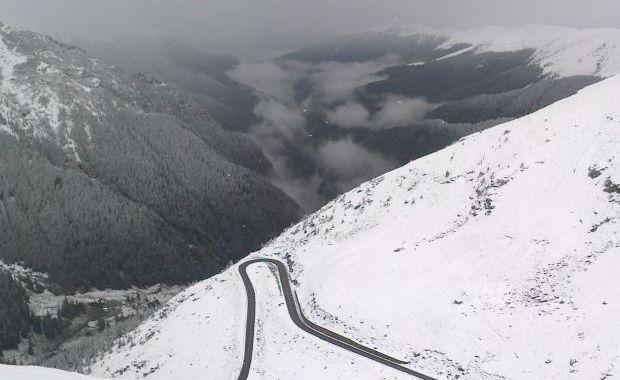 Circulaţia rutieră a fost reluată pe Transfăgărăşan între Bâlea Lac şi Bâlea Cascadă Circulaţia rutieră a fost reluată pe Transfăgărăşan între Bâlea Lac şi Bâlea Cascadă